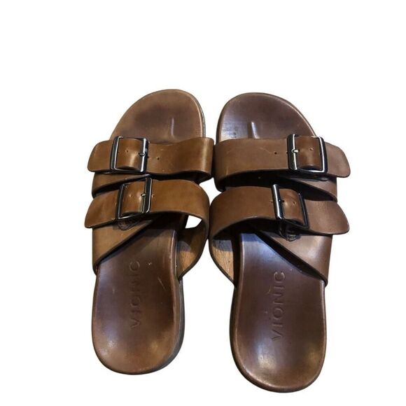 Vionic Ludlow Charlie is a stylish sandal for men that is easy to slide on and o - Picture 3 of 10